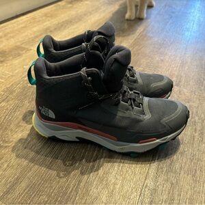 North Face Women’s Hiking Boots Size 9.5